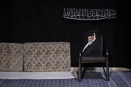 برگزاری نخستین شب مراسم عزاداری ماه محرم در جوار محل عروج ملکوتی قائد شهید انقلاب اسلامی