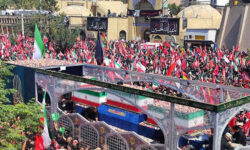 خودروی حامل پیکر رهبر شهید به میدان آزادی رسید