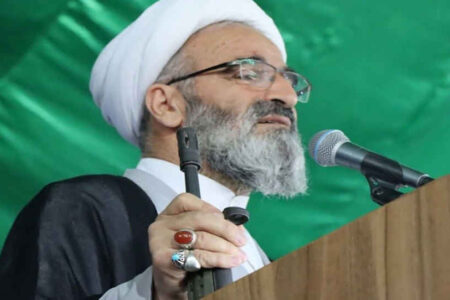 امام جمعه سمنان: دشمن با جنگ ترکیبی به دنبال کاهش تاب‌آوری اقتصادی در جامعه ایران است