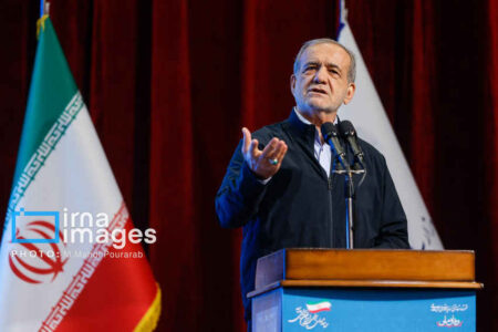 پزشکیان: مسئولیت‌پذیری و خدمت به کشور به فرزندان ایران بیاموزید