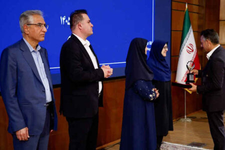 شرکت گاز استان ایلام تندیس سیمین واحد خدماتی سبز کشور را دریافت کرد