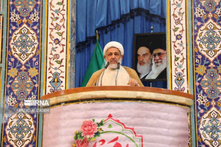 خطیب موقت ایلام: وحدت و انسجام ملی سد محکم مقابل دشمنان است
