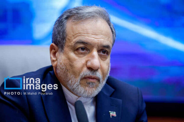 عراقچی: واشنگتن خود را از غل و زنجیر اسرائیل رها کند