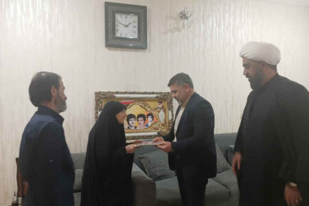 دیدار و تجلیل از خانواده های معظم شهدا به مناسبت گرامیداشت هفته دفاع مقدس
